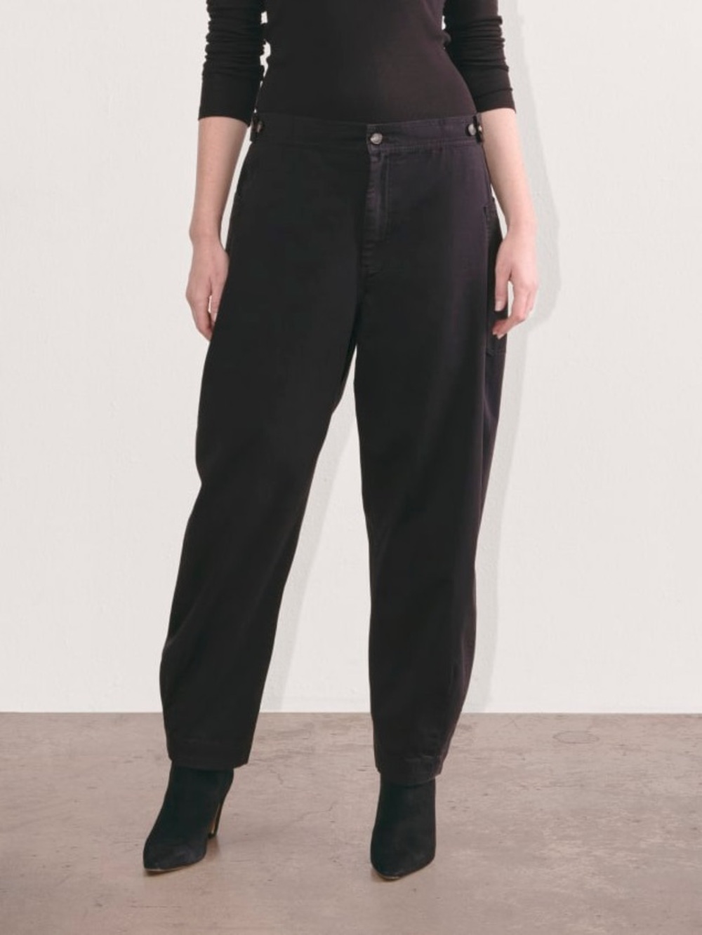 Everlane black barrel pants